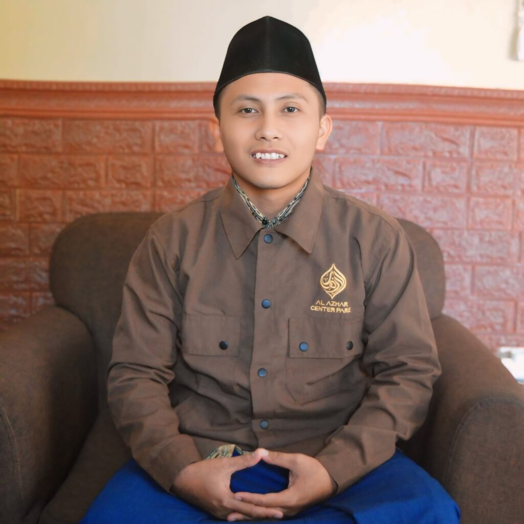 Mohamad Lutfi Ansori, Lc.  Alumni Gontor & Alumni Al Azhar Cairo Mesir.