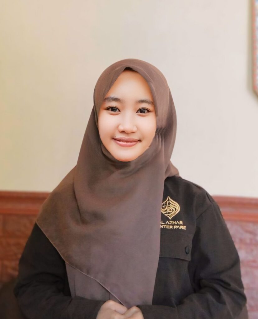 Suroyya Solehah Zainal, Lc, MA.  S1 dan S2 di Mustafa International University, Esfahan, IRAN