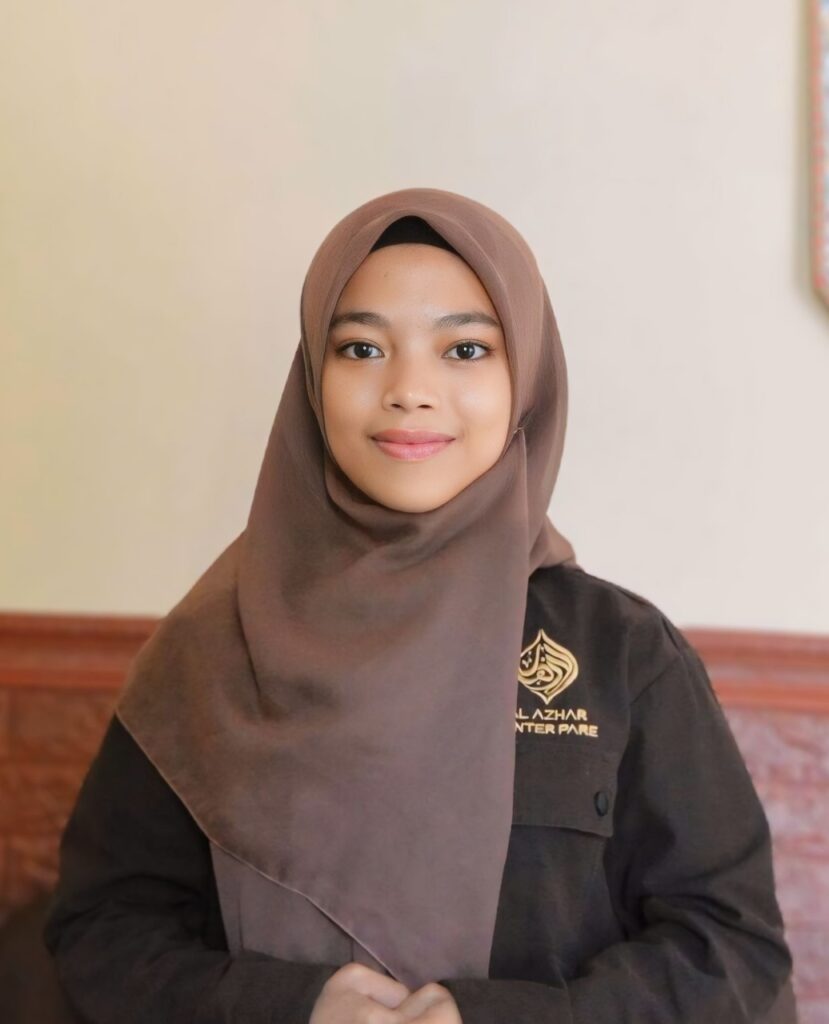 Zahratul Fajri, B.A.  Alumni Gontor Putri 1 dan Alumni International University of Africa, Sudan.